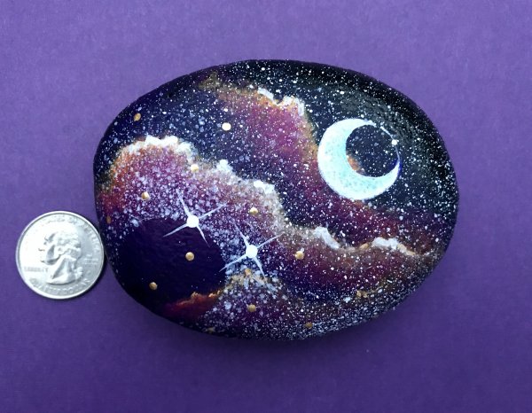 Рисование на камушках Луна