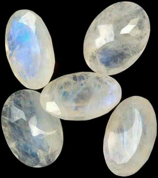 Мунстоун лунный камень