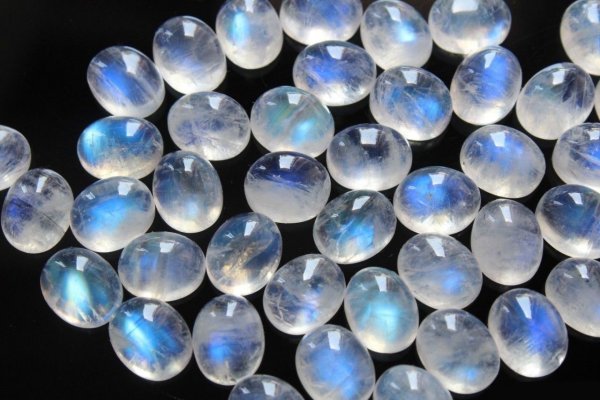 Лунный камень Беломорит Кристалл