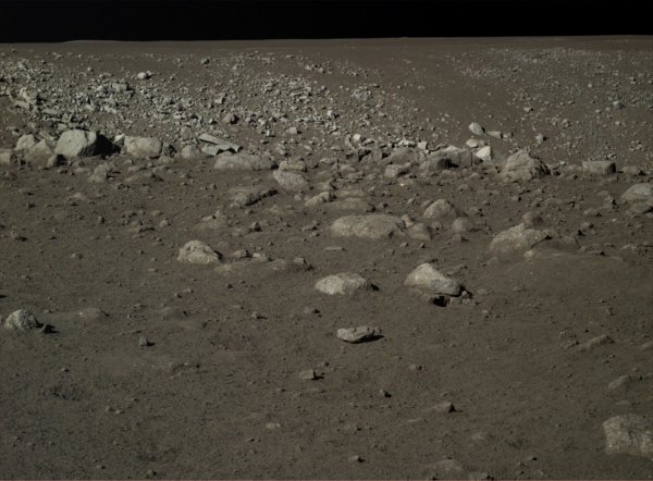 Чанъэ 4 снимки поверхности Луны