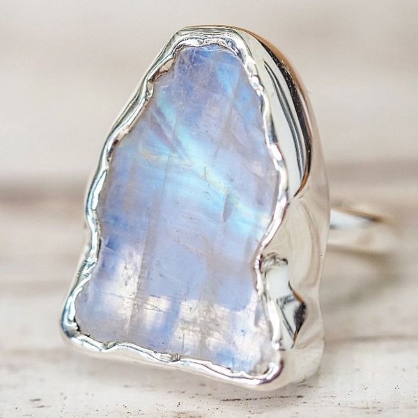 Лунный камень Кристалл