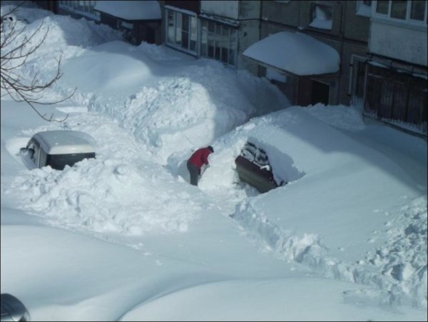Южно-Сахалинск зима сугробы
