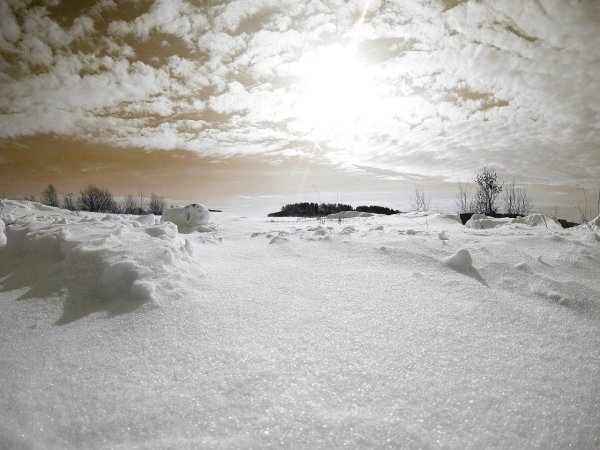 Лед припорошенный снегом
