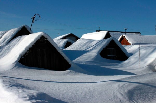 Замело по крышу