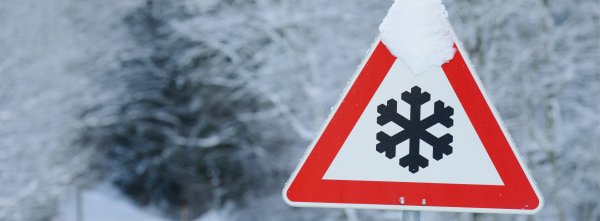 Осторожно гололед на дороге