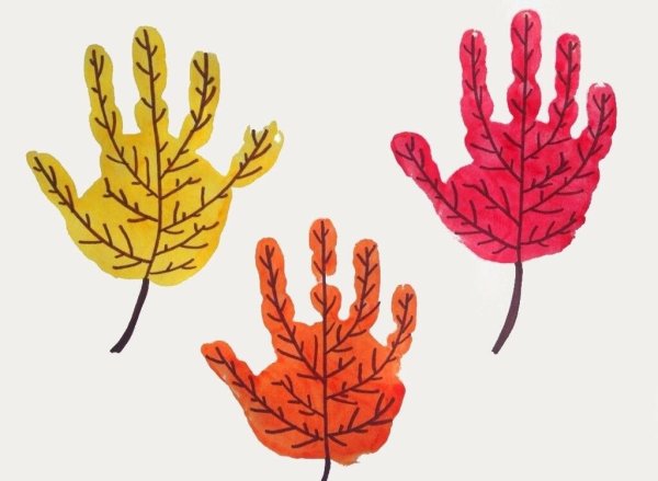 Рисование осенних листьев ладошками