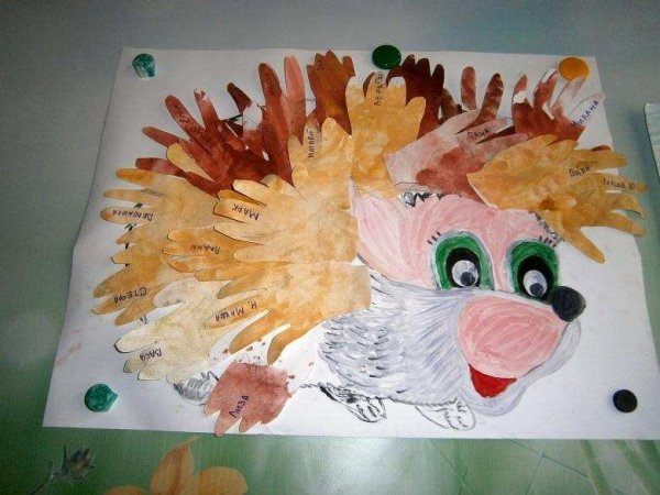 Коллективная поделка из ладошек