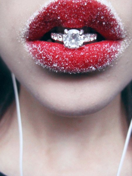 Губы с бриллиантами