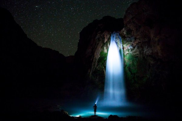 Водопады ночью красивые