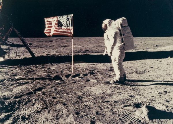 Нил Армстронг и Эдвин Олдрин