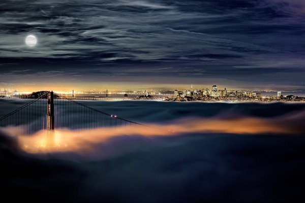 Мост золотые ворота в Сан-Франциско в тумане