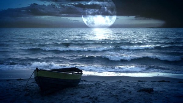Лодка в ночном море