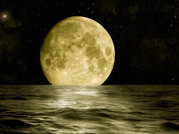 Красивая Луна