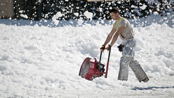 Зима уборка снега