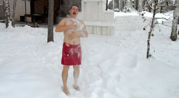 Обтирание снегом закаливание