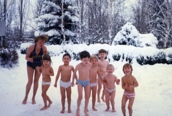 Обтирание снегом закаливание детей