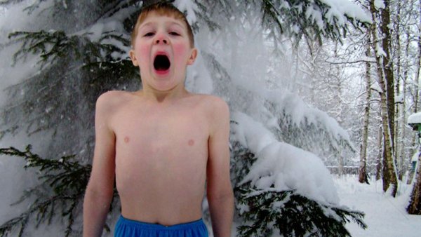 Обтирание снегом дети