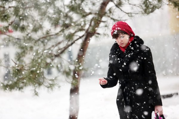 Небольшой снег идет