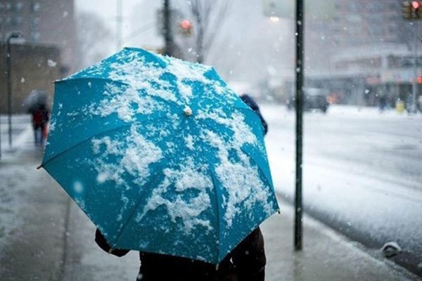 Мокрый снег и зонтик