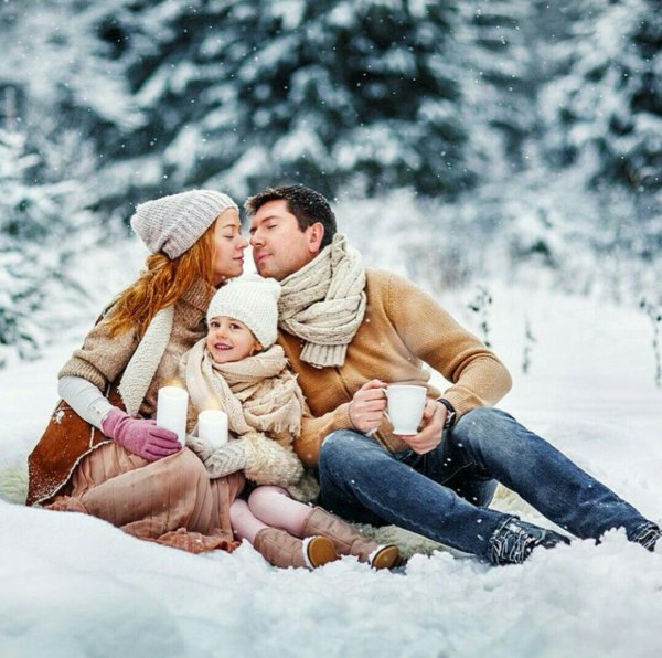 Семейная фотосессия зимой на улице