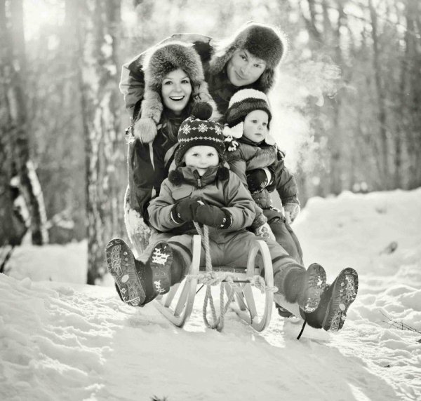 Фотосессия зимой семья