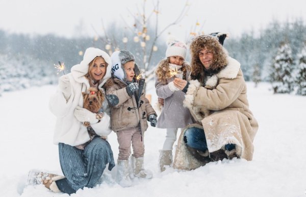 Зимняя фотосессия на улице семейная