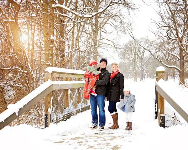 Русская семья с детьми зима