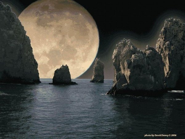 Луна на скале