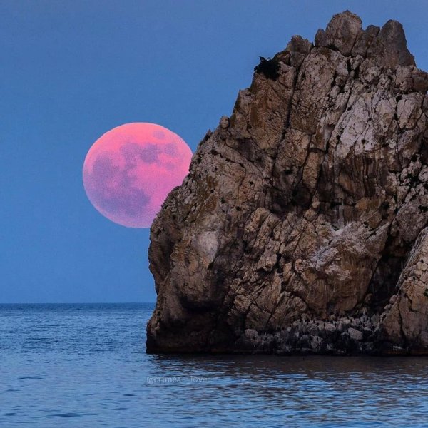 Скалы адалары Крым