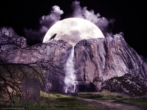 Скала на фоне Луны