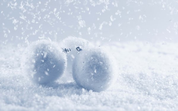 Снежные комочки