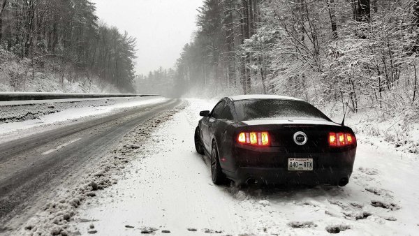 Форд Мустанг зимой