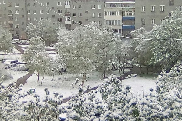 Снег летом в Мурманске