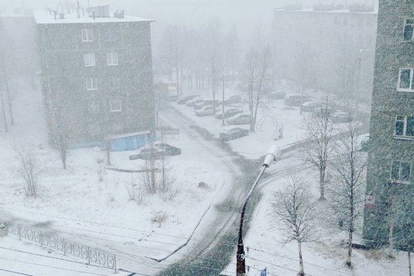 Снег летом в Мурманске