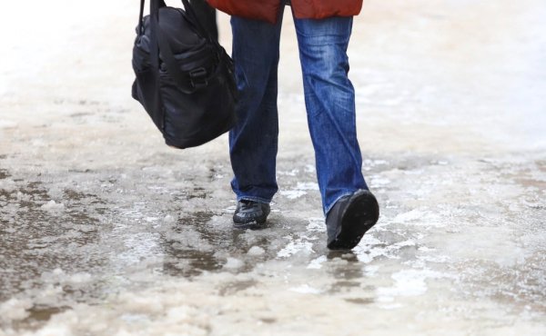 Мокрый снег гололед