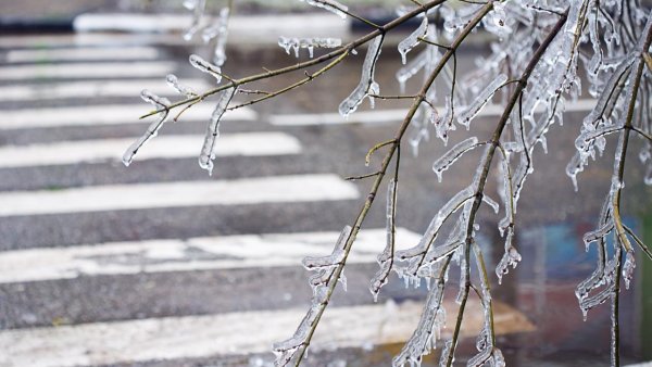 Мокрый снег гололед