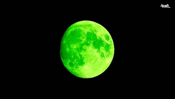 Луна на зеленом фоне