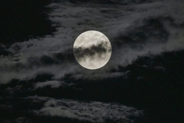 Луна в приближении