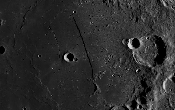 Вид из телескопа домашнего на луну