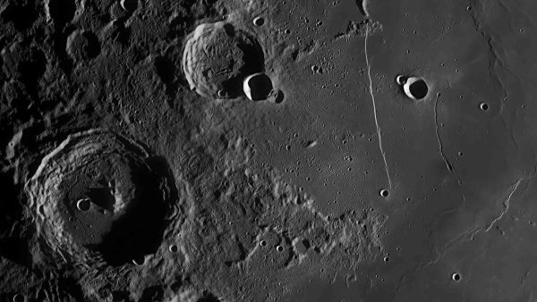 Кратер Платон на Луне