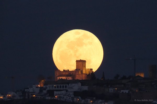 Суперлуние 2011