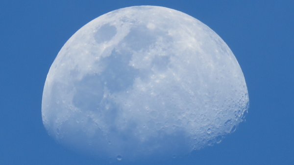 Луна в облаках