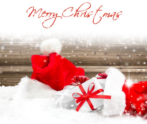 Новогодние подарки на снегу