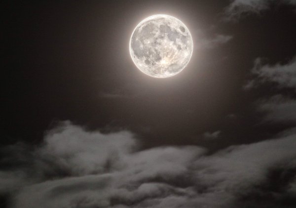 Луна Нереальная