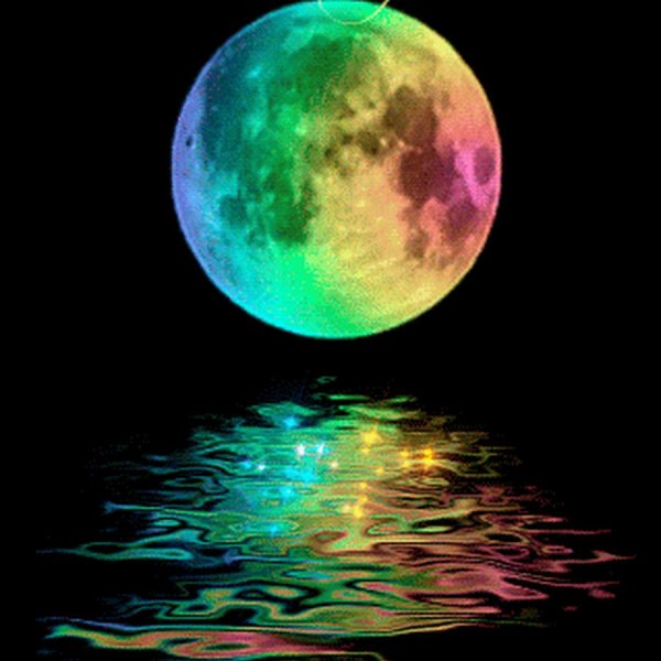 Луна переливается