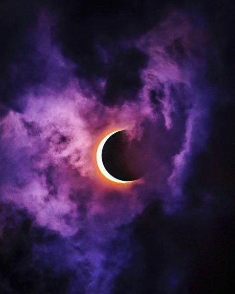 Разноцветная Луна