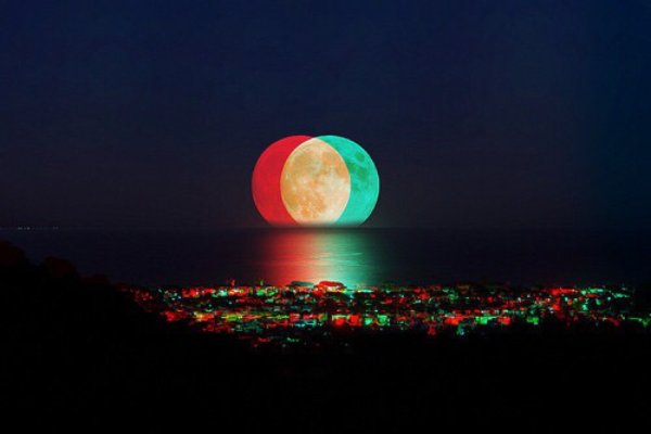 Разноцветная Луна
