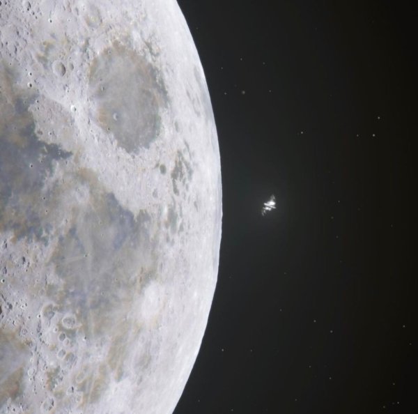 МКС вокруг Луны