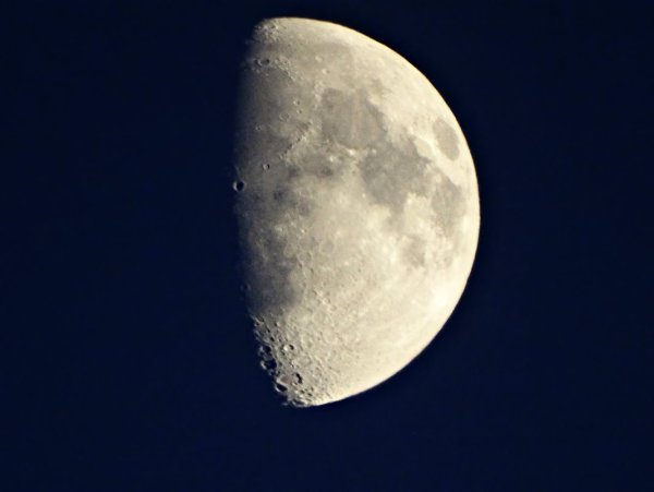 Луна вблизи