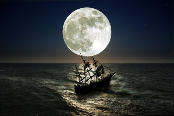 Море Луна корабль